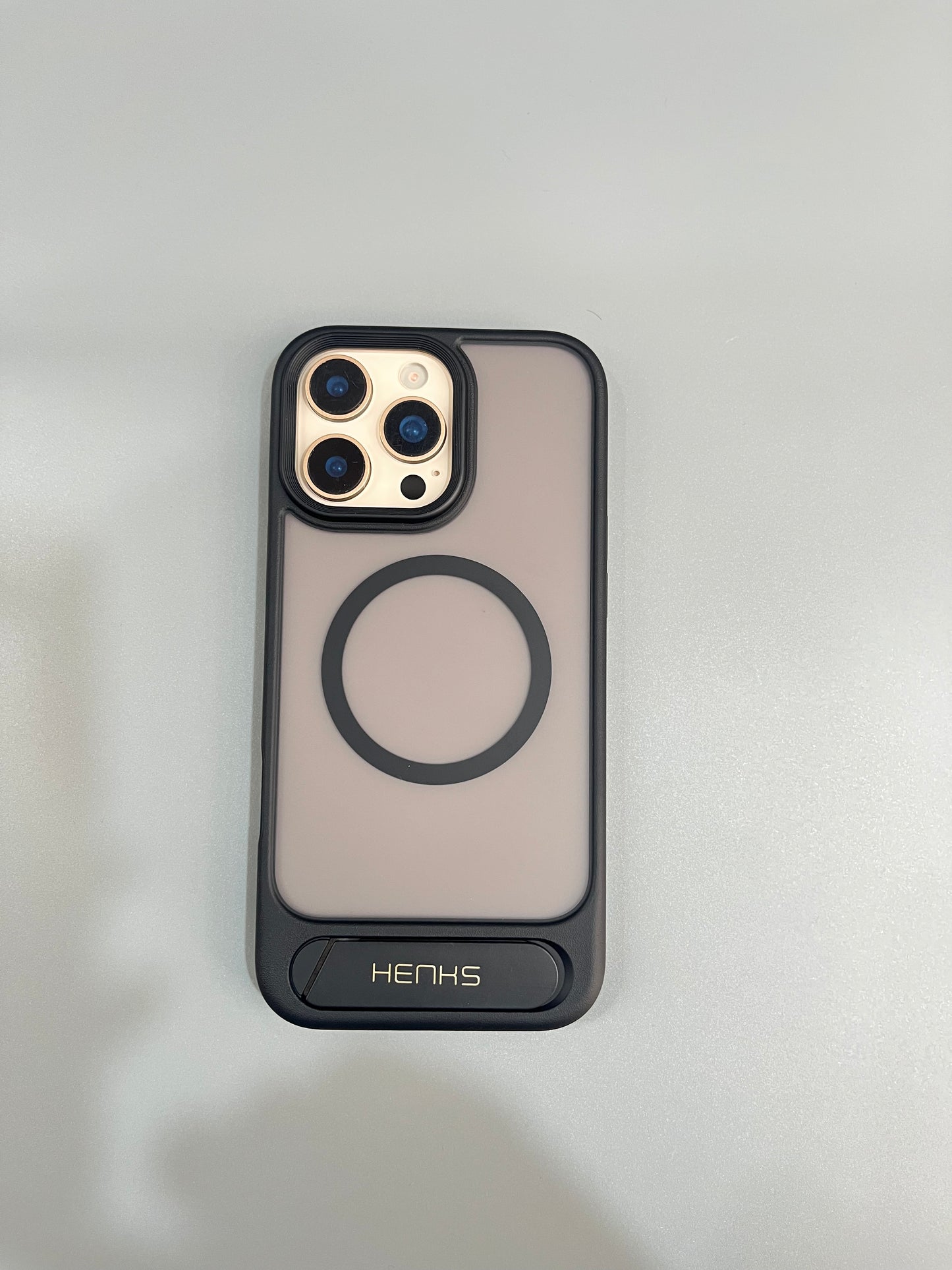 Iphone 16 Pro T-Stand Magsafe Cover