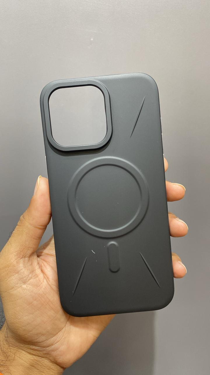 iPhone 15 Pro Premium Armor 3D Magsafe Cover