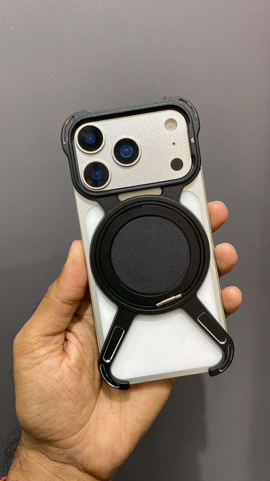 IronOrbit 360° MagSafe Stand Cover