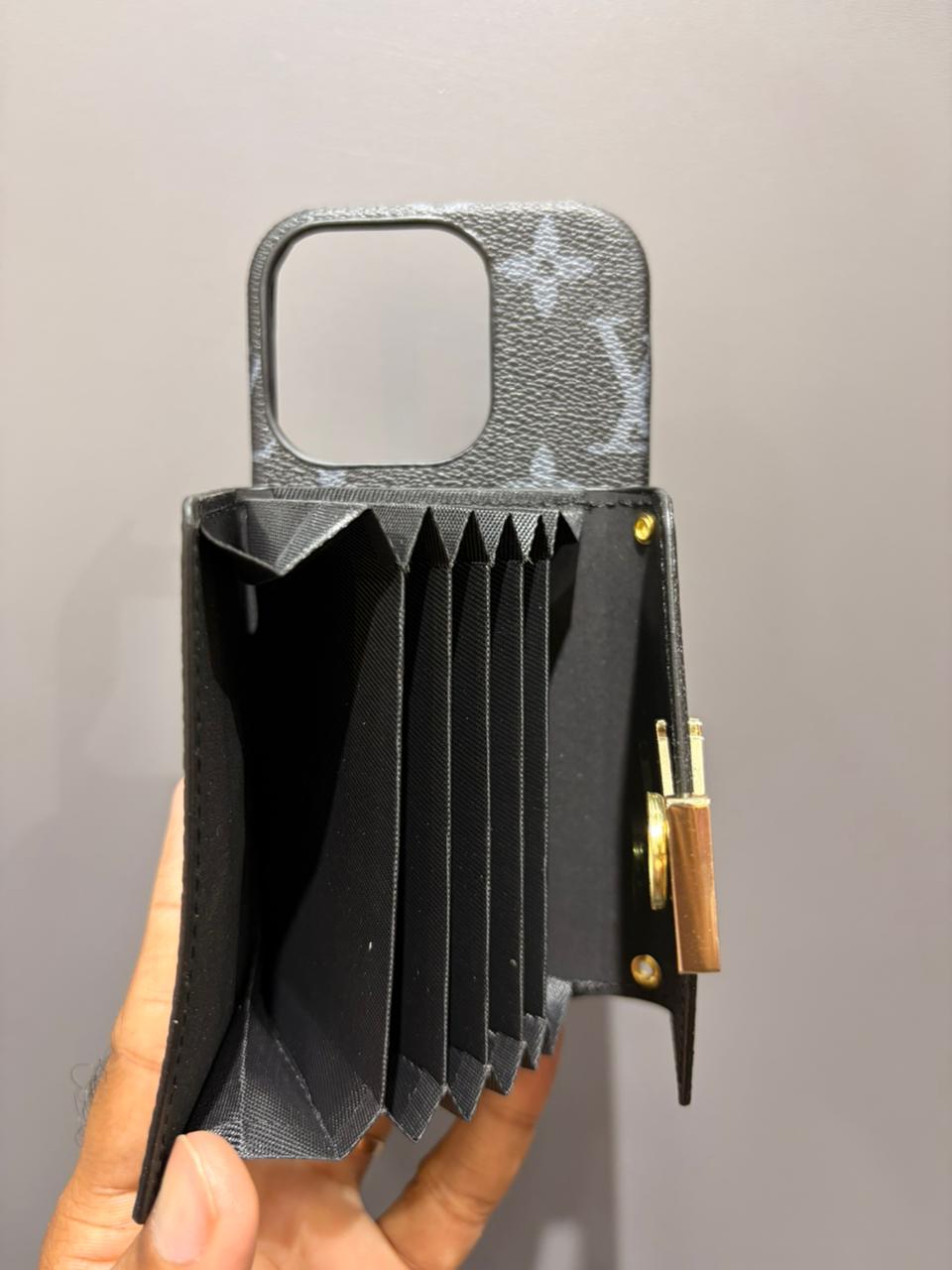 iPhone Luxury Design Wallet Cover (6 Pockets)